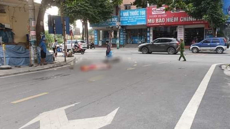 Va chạm với xe bồn, b&eacute; trai 10 tuổi tử vong tại chỗ - Ảnh 1.