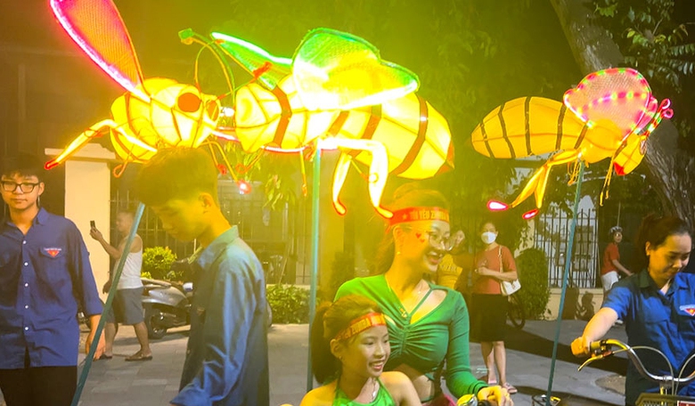 Đ&egrave;n Trung thu mini t&ocirc; điểm th&ecirc;m cho Lễ hội Th&agrave;nh Tuy&ecirc;n - Ảnh 5.