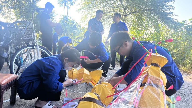 Đ&egrave;n Trung thu mini t&ocirc; điểm th&ecirc;m cho Lễ hội Th&agrave;nh Tuy&ecirc;n - Ảnh 1.