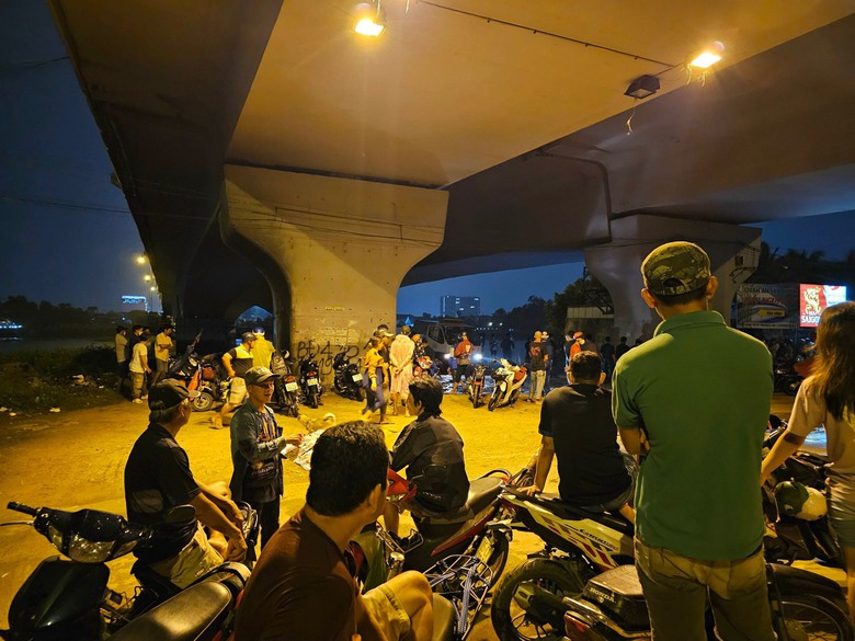 Lo hậu sự cho bé gái xong, người nhà phát hiện thi thể mẹ cháu bé dưới đám lục bình - Ảnh 2. Lo hậu sự cho bé gái xong, người nhà phát hiện thi thể mẹ cháu bé dưới đám lục bình - Ảnh 2.