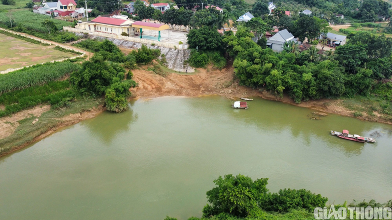 Nơm nớp lo sợ b&ecirc;n bờ s&ocirc;ng sạt lở - Ảnh 5.