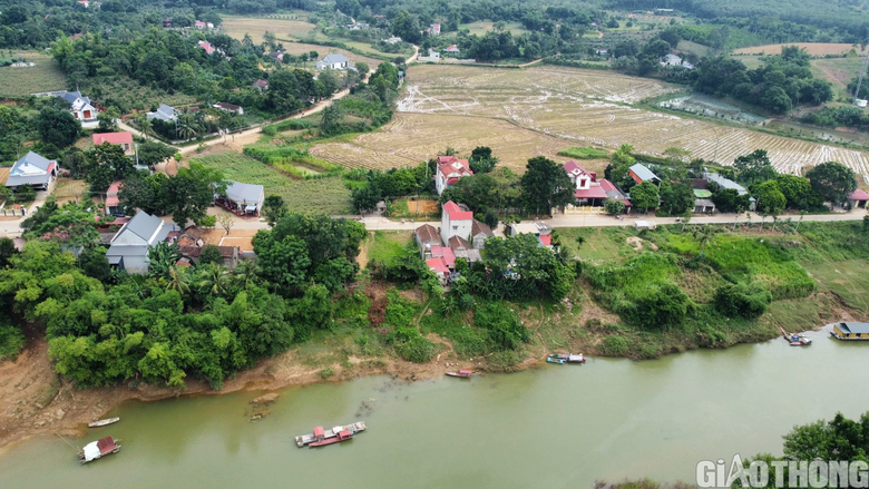 Nơm nớp lo sợ b&ecirc;n bờ s&ocirc;ng sạt lở - Ảnh 4.