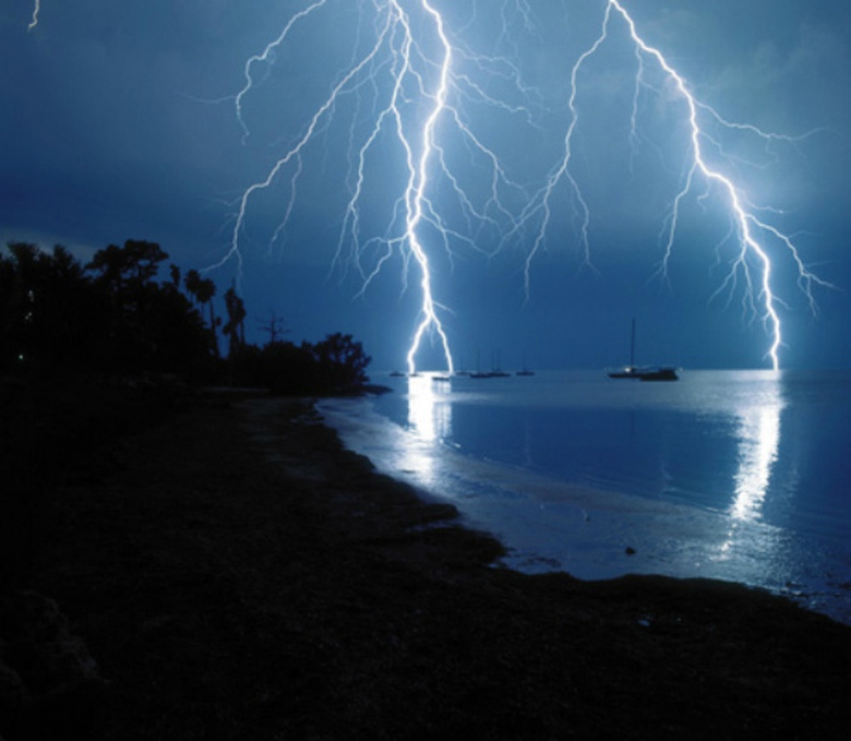 Ngư d&acirc;n 59 tuổi ở Quảng Trị bị s&eacute;t đ&aacute;nh tử vong khi đang đ&aacute;nh bắt c&aacute; tr&ecirc;n biển - Ảnh 1.