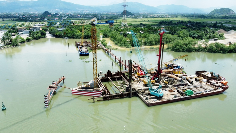 Tạm dừng ph&agrave; T90 để phục vụ thi c&ocirc;ng cầu Lại Xu&acirc;n - Ảnh 1.