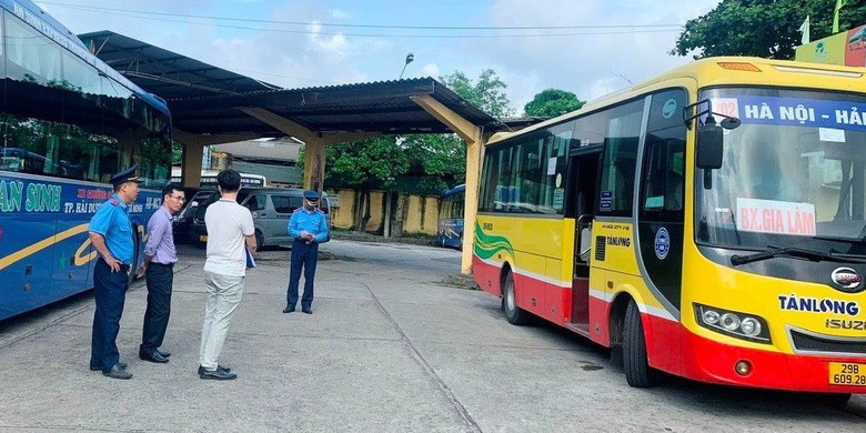 Hải Dương: Vi phạm hoạt động kinh doanh, 41 xe ô tô bị xử phạt hơn 524 triệu đồng - Ảnh 1. Hải Dương: Vi phạm hoạt động kinh doanh, 41 xe ô tô bị xử phạt hơn 524 triệu đồng - Ảnh 1.