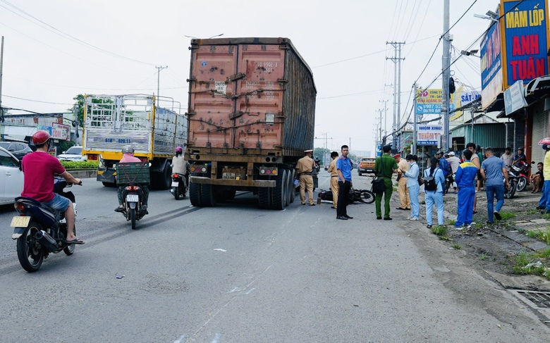 Va chạm với xe đầu kéo, công nhân nhà máy thép tử vong tại chỗ - Ảnh 1. Va chạm với xe đầu kéo, công nhân nhà máy thép tử vong tại chỗ - Ảnh 1.