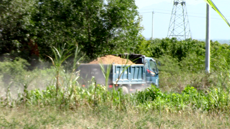                 Nhuộm nhoạm &ldquo;moi ruột&rdquo; Suối L&aacute;ch - Ảnh 3.