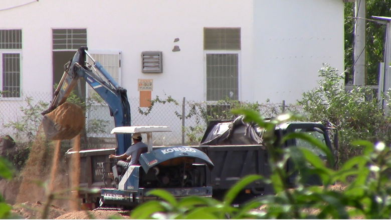                 Nhuộm nhoạm &ldquo;moi ruột&rdquo; Suối L&aacute;ch - Ảnh 7.