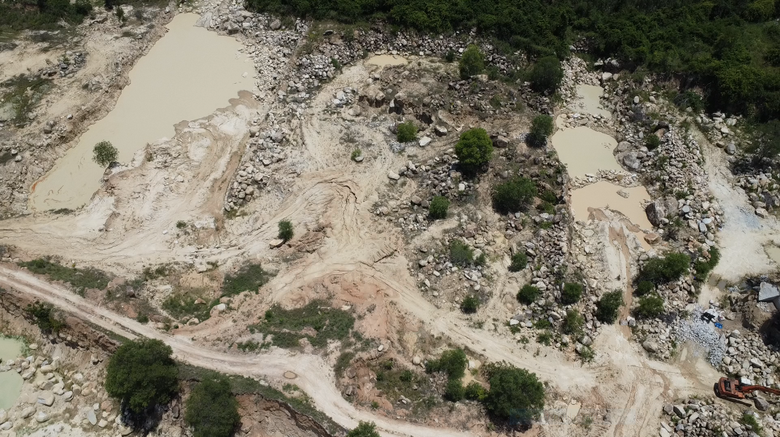                 Nhuộm nhoạm &ldquo;moi ruột&rdquo; Suối L&aacute;ch - Ảnh 14.