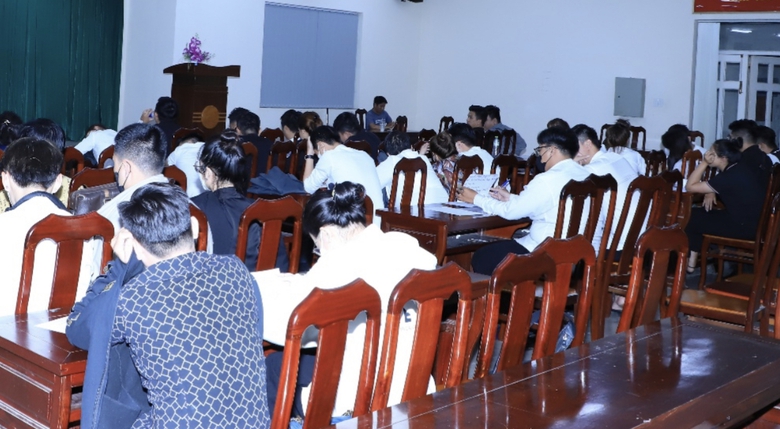 Triệt phá ổ siêu lừa đảo núp bóng công ty bất động sản và tóm hàng trăm đối tượng - Ảnh 5. Triệt phá ổ siêu lừa đảo núp bóng công ty bất động sản và tóm hàng trăm đối tượng - Ảnh 5.