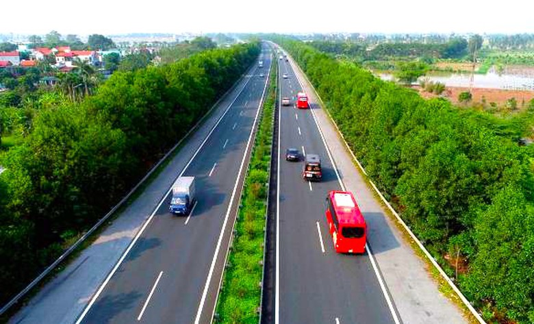 Cho phép xe khách tuyến cố định đi trên cao tốc Bắc - Nam mới - Ảnh 1. Cho phép xe khách tuyến cố định đi trên cao tốc Bắc - Nam mới - Ảnh 1.