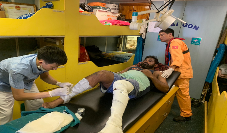 Cứu kịp thời hai thuyền vi&ecirc;n nước ngo&agrave;i bị nạn tr&ecirc;n v&ugrave;ng biển Vũng T&agrave;u - Ảnh 3.