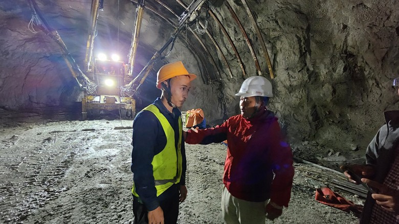 Bữa cơm vội ng&agrave;y Tết trong hầm xuy&ecirc;n n&uacute;i tr&ecirc;n cao tốc Quảng Ng&atilde;i - Ho&agrave;i Nhơn- Ảnh 4.