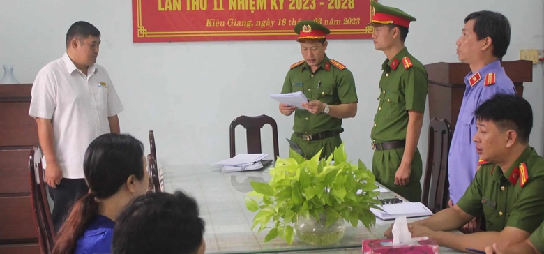 Bắt gi&aacute;m đốc Trung t&acirc;m Đăng kiểm Ki&ecirc;n Giang 68.01S- Ảnh 1.