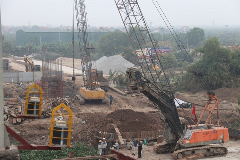 Tấp nập c&ocirc;ng trường n&acirc;ng cấp đường tỉnh 390 ng&agrave;y cận Tết- Ảnh 3.