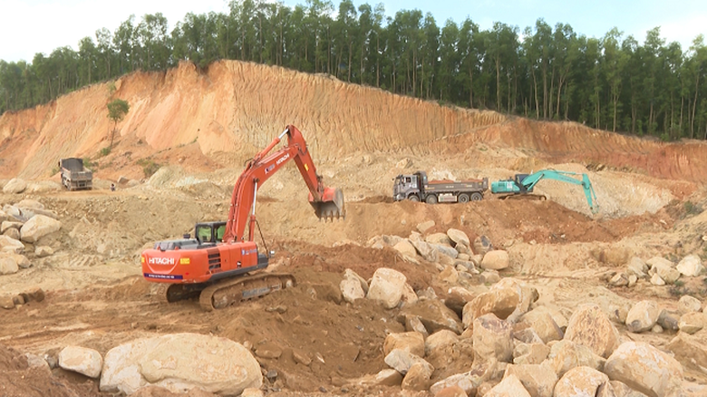 Gi&aacute;m s&aacute;t chặt hoạt động khai th&aacute;c mỏ thi c&ocirc;ng cao tốc Quảng Ng&atilde;i - Ho&agrave;i Nhơn- Ảnh 1.