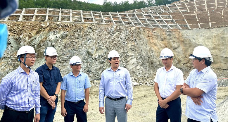 Gi&aacute;m s&aacute;t chặt hoạt động khai th&aacute;c mỏ thi c&ocirc;ng cao tốc Quảng Ng&atilde;i - Ho&agrave;i Nhơn- Ảnh 2.