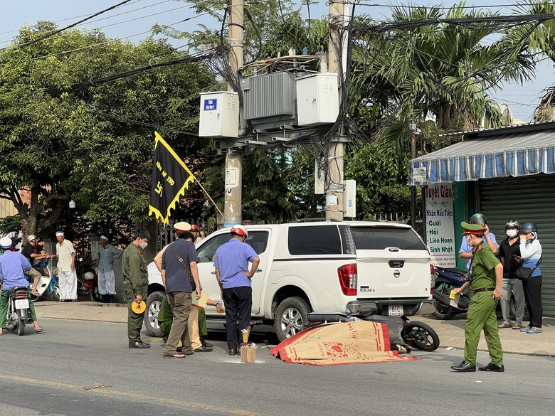 B&igrave;nh Dương: Truy t&igrave;m xe container c&aacute;n thanh ni&ecirc;n đi xe m&aacute;y, k&eacute;o l&ecirc; 10m- Ảnh 1.