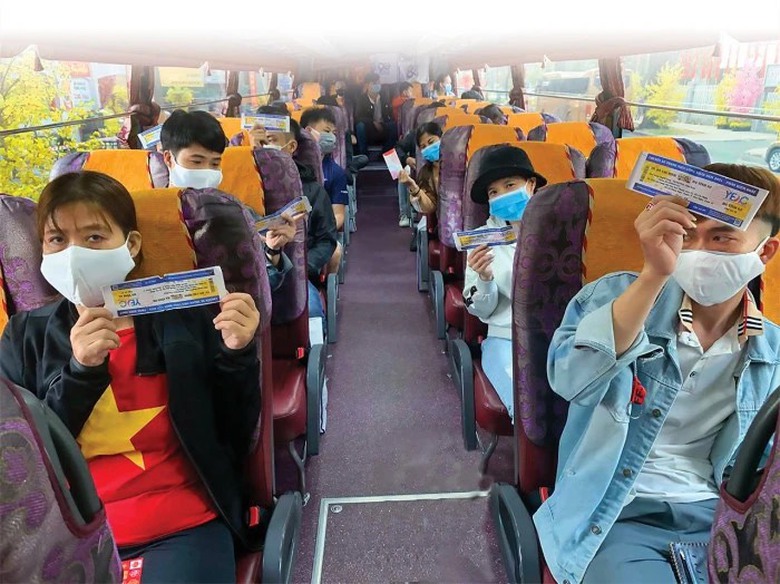 TP.HCM tặng 40.000 &ldquo;tấm v&eacute; nghĩa t&igrave;nh&rdquo; cho c&ocirc;ng nh&acirc;n kh&oacute; khăn về qu&ecirc; đ&oacute;n Tết - Ảnh 1.