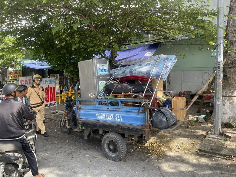 C&ocirc;ng an Quảng Ng&atilde;i mạnh tay xử l&yacute; xe ba b&aacute;nh, xe l&ocirc;i, xe k&eacute;o- Ảnh 4.