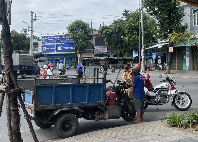 C&ocirc;ng an Quảng Ng&atilde;i mạnh tay xử l&yacute; xe ba b&aacute;nh, xe l&ocirc;i, xe k&eacute;o- Ảnh 5.