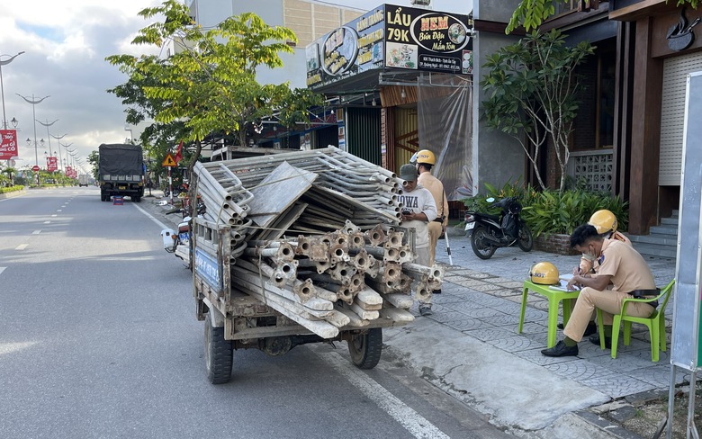 C&ocirc;ng an Quảng Ng&atilde;i mạnh tay xử l&yacute; xe ba b&aacute;nh, xe l&ocirc;i, xe k&eacute;o- Ảnh 7.