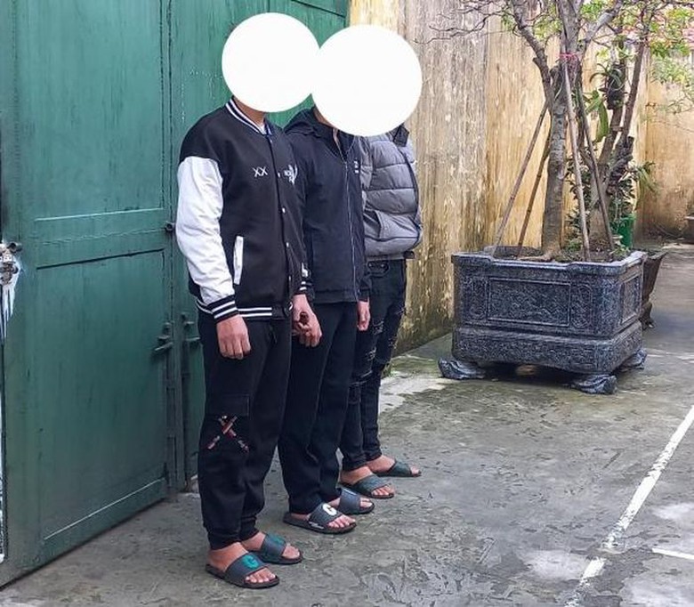 Tạm giữ ba đối tượng chạy xe m&aacute;y tốc độ cao lạng l&aacute;ch, khi&ecirc;u kh&iacute;ch CSGT- Ảnh 1.