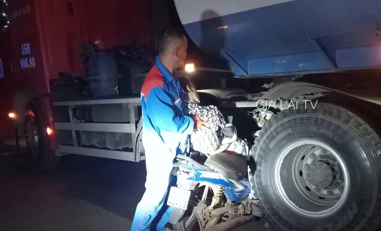 Gia Lai: Va chạm với xe đầu k&eacute;o, nam thanh ni&ecirc;n tử vong- Ảnh 1.