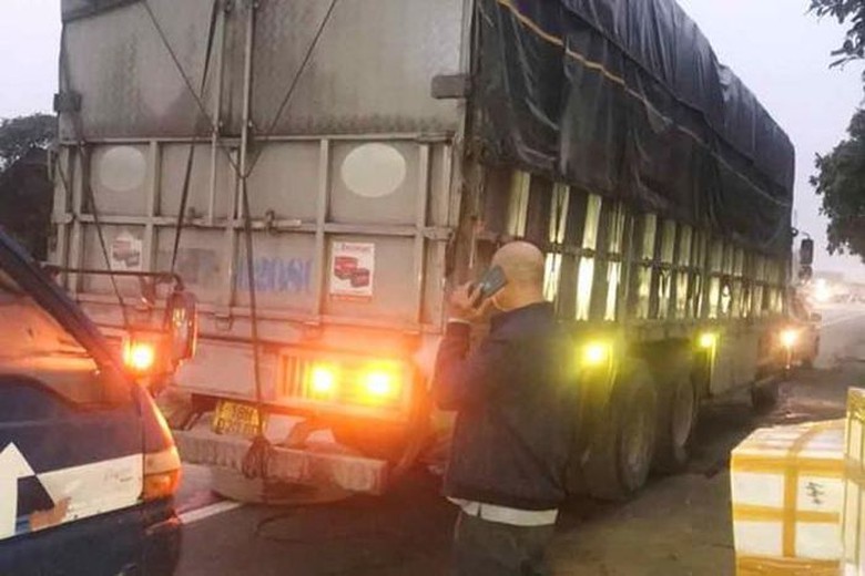 Xe tải rơi b&aacute;nh l&agrave;m 2 ch&aacute;u nhỏ tử vong: T&agrave;i xế ra tr&igrave;nh diện c&ocirc;ng an- Ảnh 1.