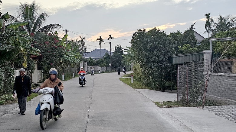 Lạ lùng dân hiến đất làm đường vẫn phải nộp thuế- Ảnh 2. Lạ lùng dân hiến đất làm đường vẫn phải nộp thuế- Ảnh 2.