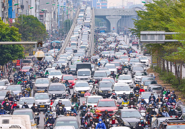 H&agrave; Nội y&ecirc;u cầu chậm nhất 30 ph&uacute;t phải điều xong lực lượng xử l&yacute; &ugrave;n tắc giao th&ocirc;ng- Ảnh 1.