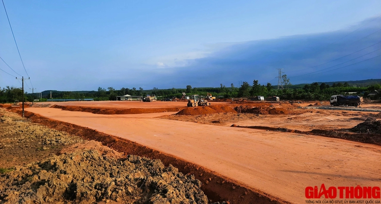 Nhiều khu t&aacute;i định cư cao tốc Vạn Ninh - Cam Lộ ho&agrave;n th&agrave;nh san nền, cắm mốc ph&acirc;n l&ocirc;- Ảnh 4.