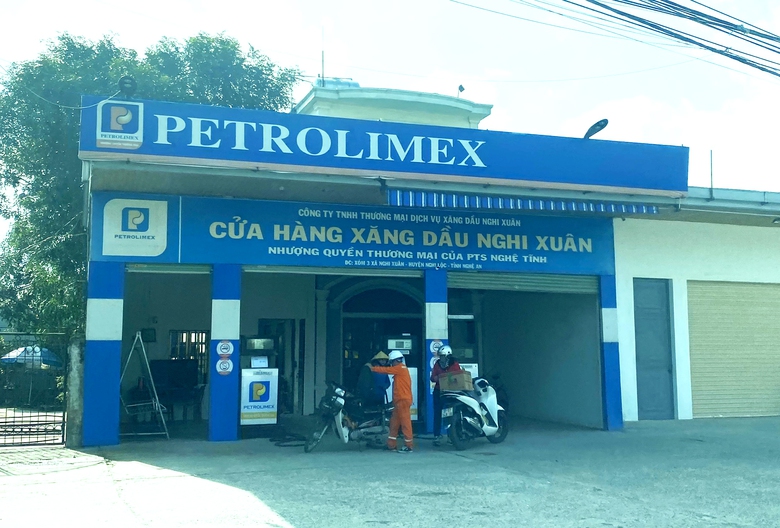 Loay hoay xuất h&oacute;a đơn b&aacute;n lẻ xăng dầu- Ảnh 1.