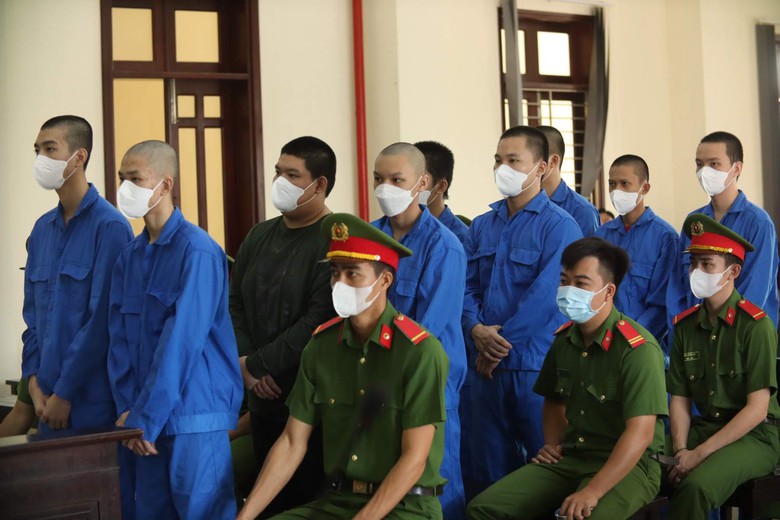 15 tuổi cầm đầu nh&oacute;m đ&aacute;nh chết học sinh lớp 11, lĩnh 8 năm t&ugrave;- Ảnh 1.