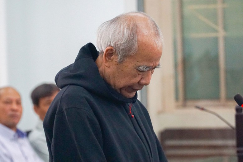 Sai phạm trong giao đất &ldquo;v&agrave;ng&rdquo; ở Kh&aacute;nh Ho&agrave;, c&aacute;c bị c&aacute;o nộp khắc phục 140 triệu- Ảnh 2.