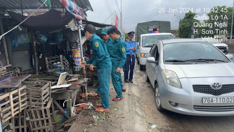 Th&aacute;o dỡ h&agrave;ng trăm lều qu&aacute;n, biển hiệu lấn chiếm h&agrave;nh lang QL1A- Ảnh 8.