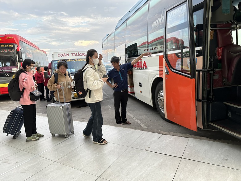 TP.HCM: V&eacute; xe kh&aacute;ch dịp Tết kh&ocirc;ng sốt như dự đo&aacute;n- Ảnh 1.