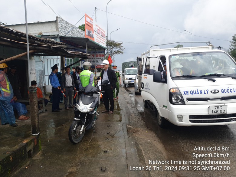 Th&aacute;o dỡ h&agrave;ng trăm lều qu&aacute;n, biển hiệu lấn chiếm h&agrave;nh lang QL1A- Ảnh 4.
