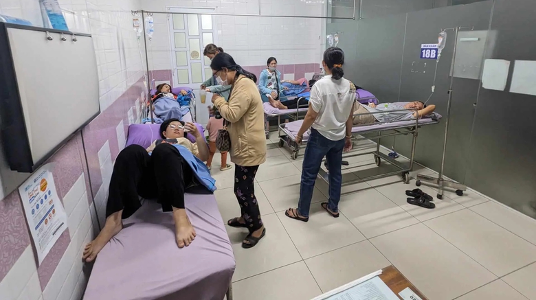 Diễn biến mới vụ nghi ngộ độc b&aacute;nh m&igrave; ở S&oacute;c Trăng: Đ&atilde; c&oacute; 49 người nhập viện- Ảnh 1.
