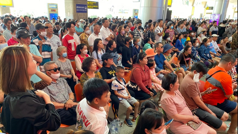 Cảng hàng không Tân Sơn Nhất phải hỗ trợ kiều bào, người dân về quê đón Tết thuận lợi nhất- Ảnh 1. Cảng hàng không Tân Sơn Nhất phải hỗ trợ kiều bào, người dân về quê đón Tết thuận lợi nhất- Ảnh 1.