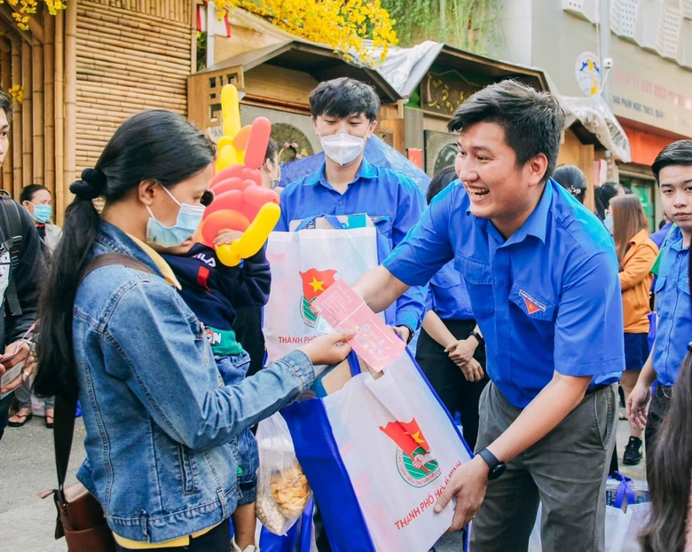 Những chuyến xe nghĩa t&igrave;nh hồi hương đ&oacute;n Tết- Ảnh 4.