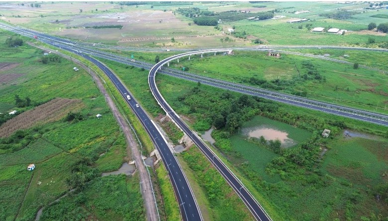 B&aacute;o động nạn th&aacute;o h&agrave;ng r&agrave;o, trộm d&acirc;y điện chiếu s&aacute;ng tr&ecirc;n c&aacute;c tuyến cao tốc- Ảnh 1.