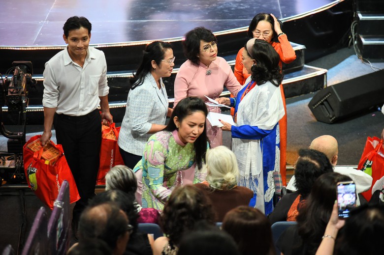 NSND Kim Cương, s&acirc;n khấu l&agrave; bến đỗ của cuộc đời- Ảnh 9.