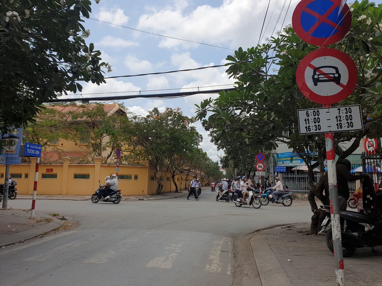 Cần Thơ: &Ocirc; t&ocirc; đưa đ&oacute;n học sinh đi v&agrave;o đường cấm theo giờ sẽ bị phạt nguội- Ảnh 3.