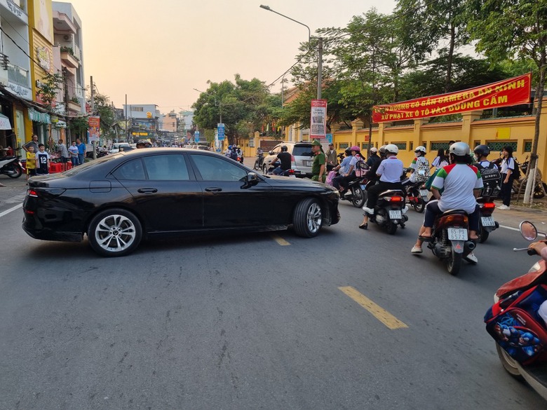 Cần Thơ: &Ocirc; t&ocirc; đưa đ&oacute;n học sinh đi v&agrave;o đường cấm theo giờ sẽ bị phạt nguội- Ảnh 2.