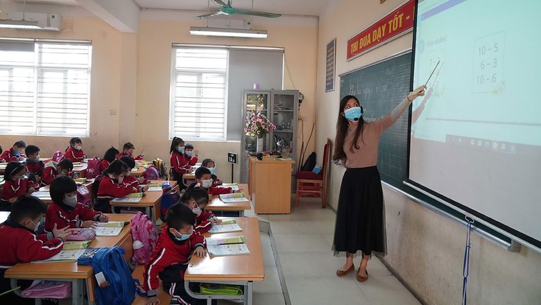 Bộ Ch&iacute;nh trị y&ecirc;u cầu tiếp tục đổi mới ch&iacute;nh s&aacute;ch tiền lương với gi&aacute;o vi&ecirc;n- Ảnh 1.