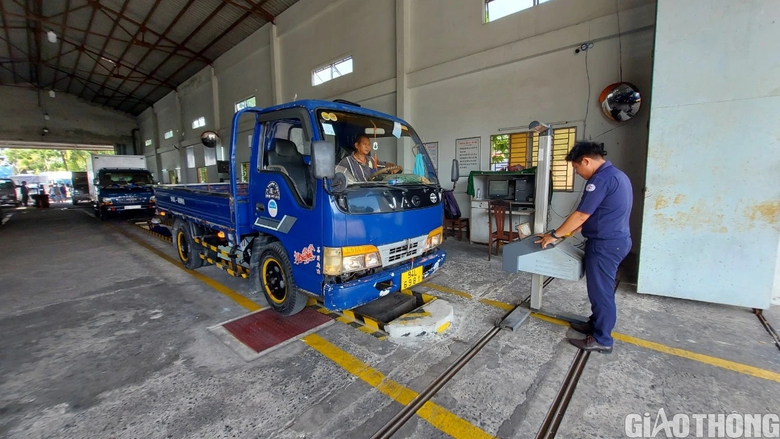 Một số tỉnh miền T&acirc;y chủ động chống &ugrave;n tắc đăng kiểm dịp cuối năm- Ảnh 4.
