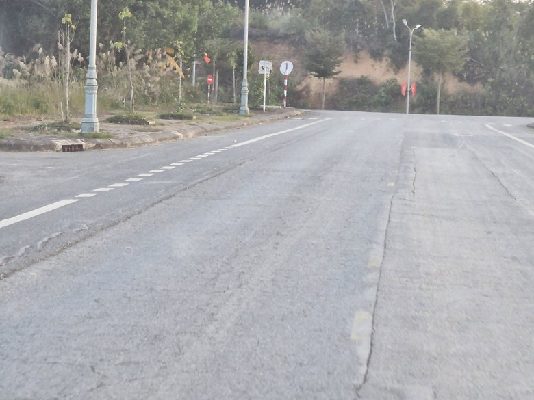 Cao Bằng: Xe chở đất lậu lộng h&agrave;nh, phớt lờ biển cấm- Ảnh 9.