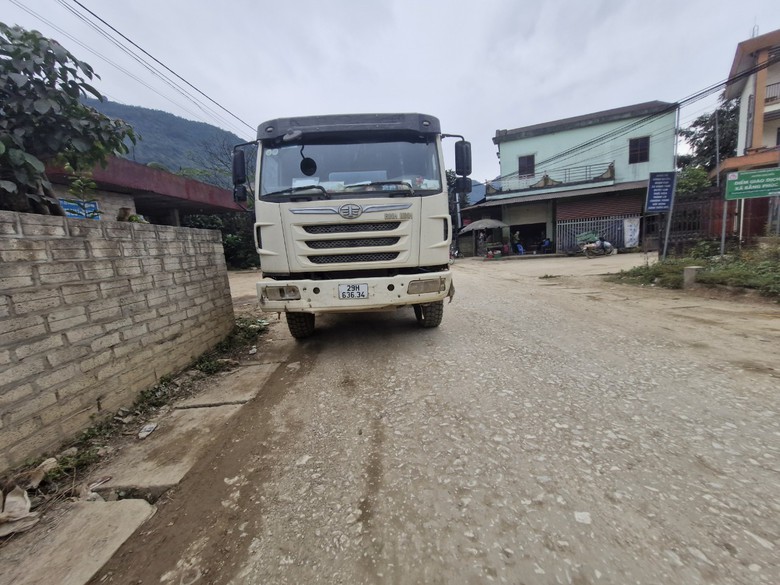Bắc Kạn: Xuất hiện xe chở c&oacute; ngọn, hết hạn đăng kiểm phục vụ dự &aacute;n l&agrave;m đường- Ảnh 7.