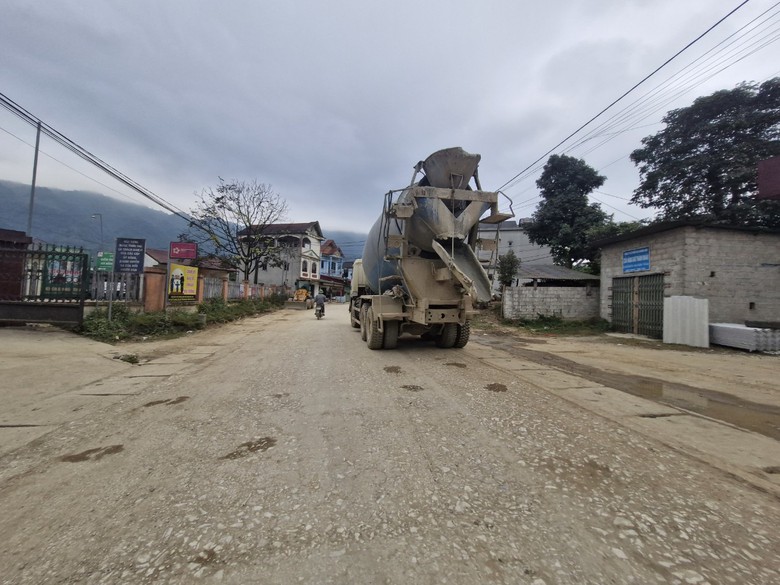 Bắc Kạn: Xuất hiện xe chở c&oacute; ngọn, hết hạn đăng kiểm phục vụ dự &aacute;n l&agrave;m đường- Ảnh 8.